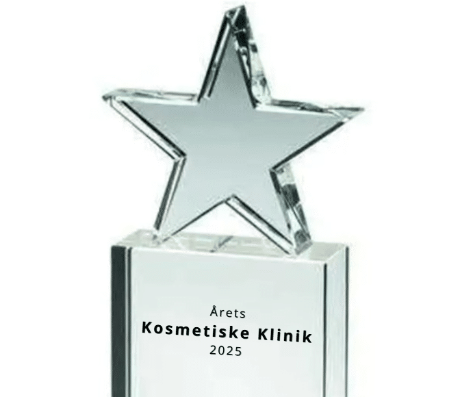 Pokal for Årets Kosmetiske Klinik 2025 på Kosmetika